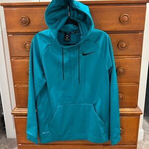 Men’s Nike drifit hoodie Medium